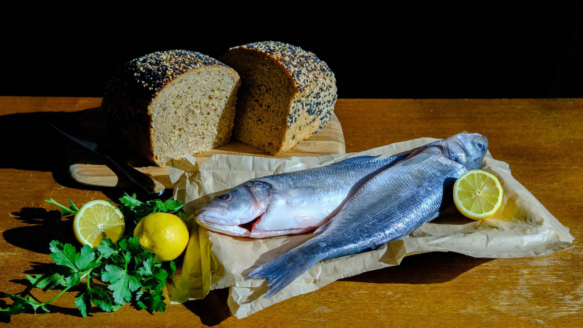 Ніж вам не знадобиться: дивіться лайфхак, як швидко почистити рибу від луски