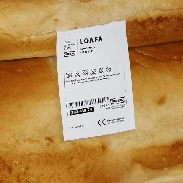 Репер Томмі Кеш показав концепт дивана IKEA у формі буханців хліба - фото 492570
