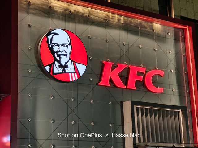 OnePlus 10 Pro: у мережі показали приклади фото, зроблених на смартфон - фото 492735