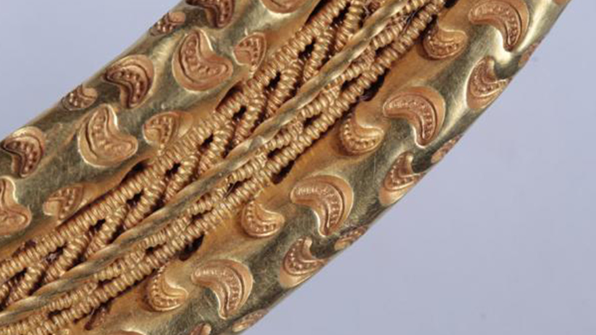 У Данії знайшли вишукану золоту прикрасу, якій 1700 років: фотофакт - фото 1