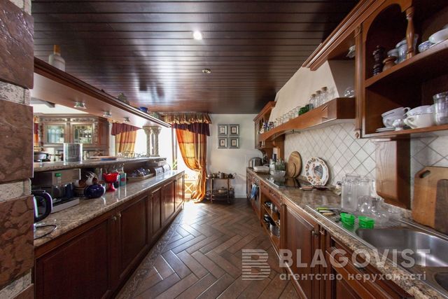 Власний ліфт та кімната під охороною: у Києві продають квартиру за 28 мільйонів гривень - фото 492779