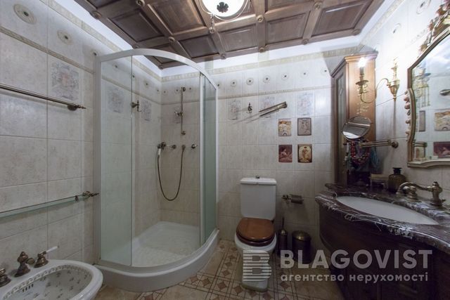 Власний ліфт та кімната під охороною: у Києві продають квартиру за 28 мільйонів гривень - фото 492783