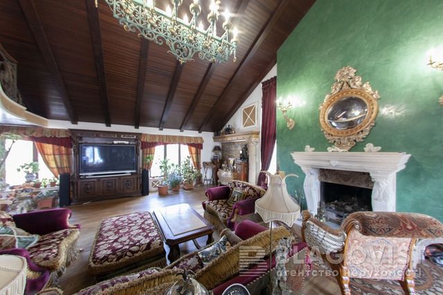 Власний ліфт та кімната під охороною: у Києві продають квартиру за 28 мільйонів гривень - фото 492786