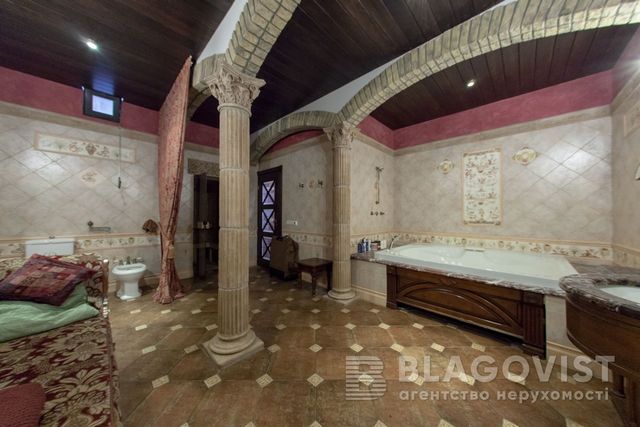 Власний ліфт та кімната під охороною: у Києві продають квартиру за 28 мільйонів гривень - фото 492787