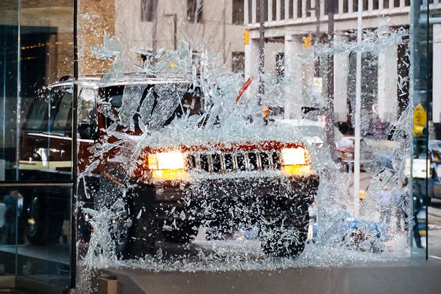 Дивіться, як у 90-х пройшла найнезвичайніша презентація позашляховика: ефектні кадри - фото 492815