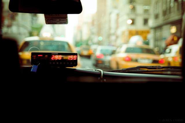 Американка заплатила за поїздку у таксі на 1,5 кілометра 10 тисяч доларів: як так сталося - фото 492818