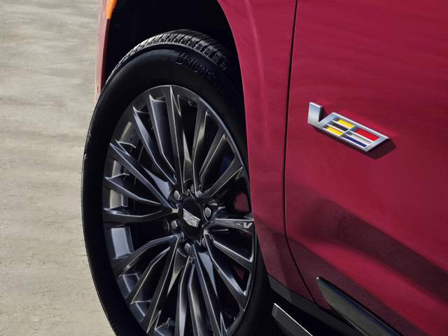 Cadillac презентував довгоочікуваний суперпозашляховик Escalade V-Series - фото 493336
