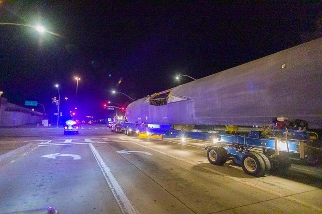 Подивіться, як гігантський бомбардувальник B-52 везуть майже через усі США: фотозвіт - фото 493416