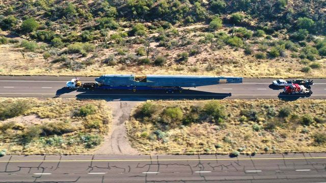 Подивіться, як гігантський бомбардувальник B-52 везуть майже через усі США: фотозвіт - фото 493421