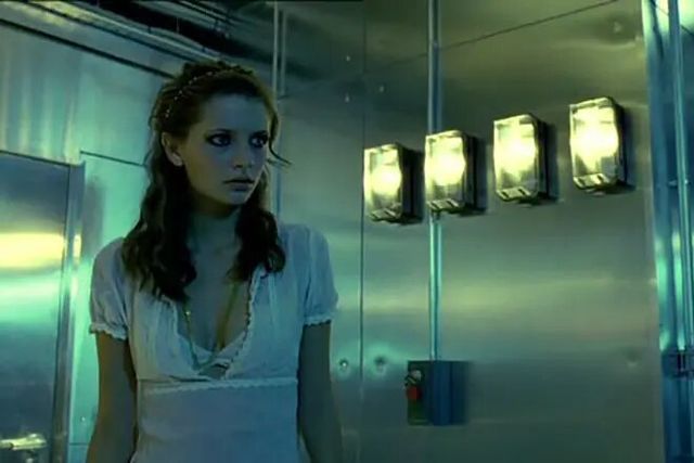 Найгарячіші образи Міші Бартон за всю кар'єру: добірка фото іменинниці (18+) - фото 493485