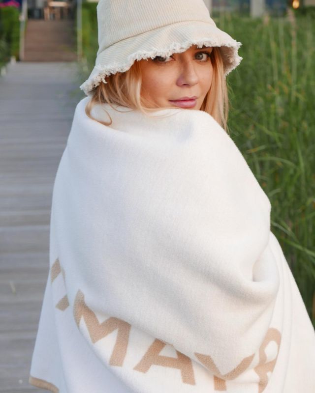 Найгарячіші образи Міші Бартон за всю кар'єру: добірка фото іменинниці (18+) - фото 493509