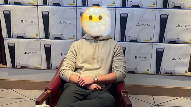 Перекупник консолей дав інтерв'ю: він розповів, для чого цим займається - фото 493555