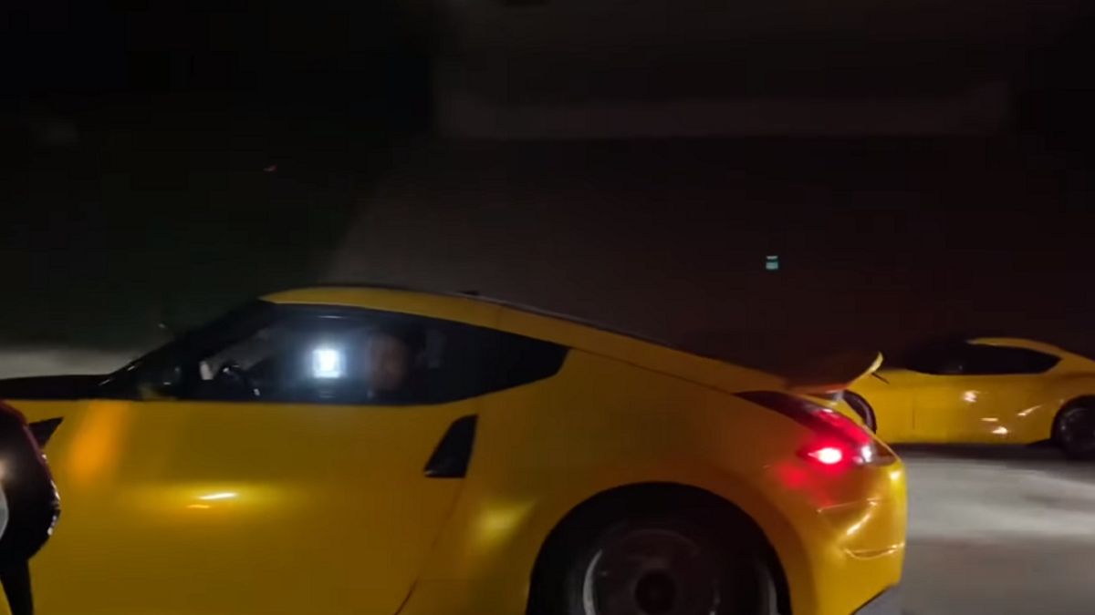 Потужний Nissan 370Z загорівся під час змагання з Tesla: кадри епічного заїзду - фото 1