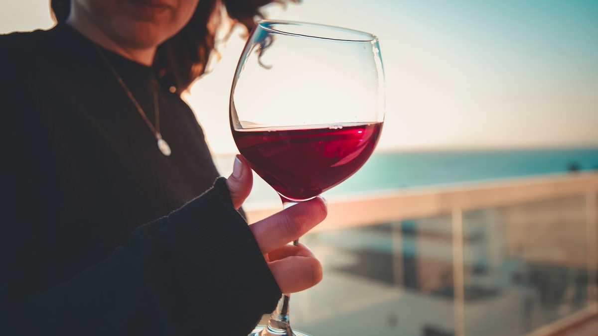 Бокал вина на день не має нічого спільного з користю для здоров'я - фото 1
