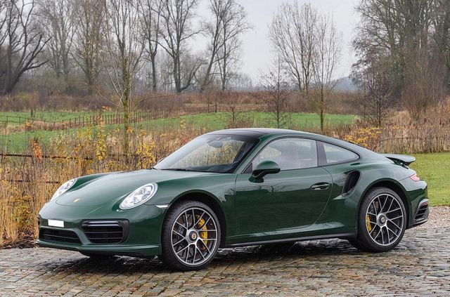 Суперкар Porsche з пробігом 333 тисячі кілометри пустять з молотка - фото 493592