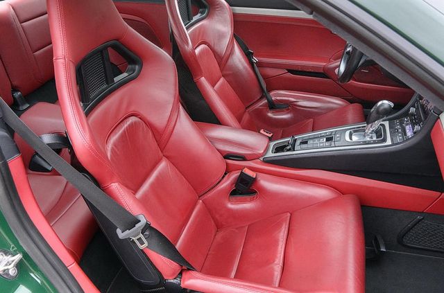 Суперкар Porsche з пробігом 333 тисячі кілометри пустять з молотка - фото 493593