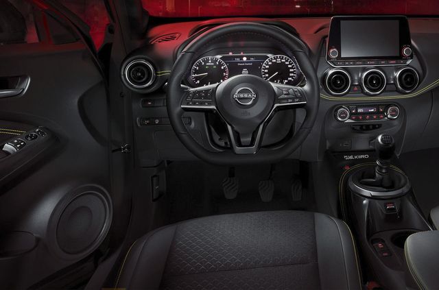 Nissan підготував особливу версію Juke напередодні прем'єри Бетмена - фото 493641