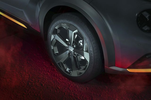 Nissan підготував особливу версію Juke напередодні прем'єри Бетмена - фото 493643