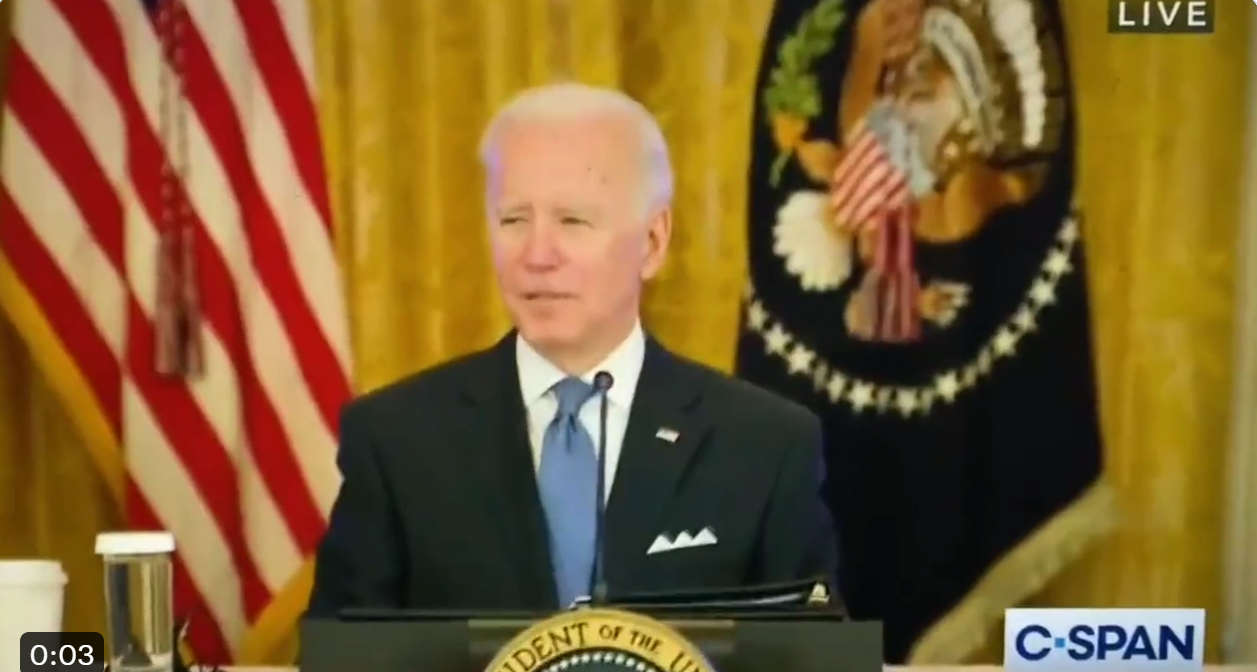 Джо Байден обізвав журналіста, забувши вимкнути мікрофон: епічне відео