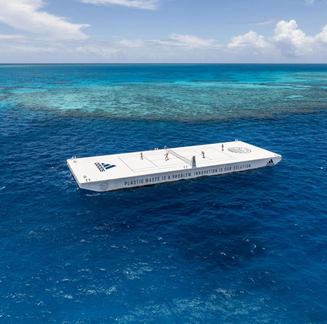 Бренд adidas створив плавучий тенісний корт на Великому Бар'єрному рифі - фото 493774