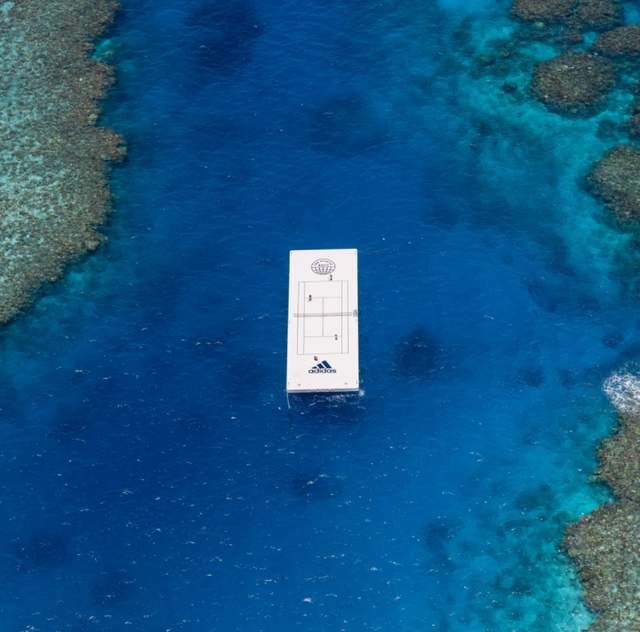 Бренд adidas створив плавучий тенісний корт на Великому Бар'єрному рифі - фото 493776