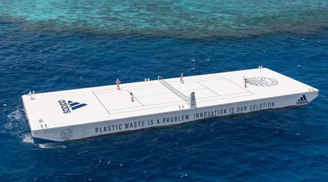 Бренд adidas створив плавучий тенісний корт на Великому Бар'єрному рифі - фото 493779