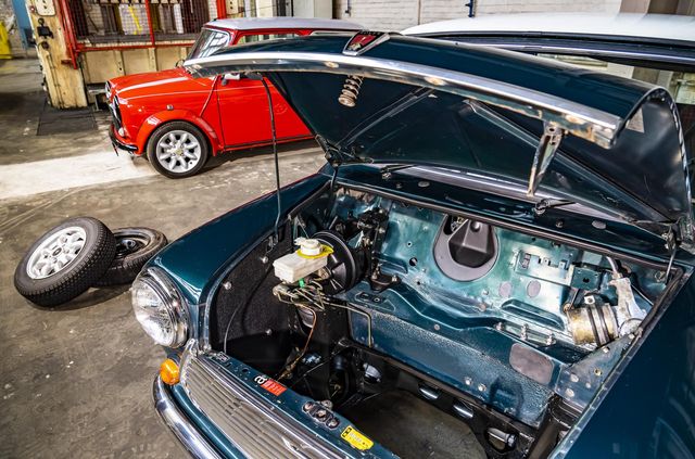 MINI перетворить старі моделі на електромобілі - фото 493860