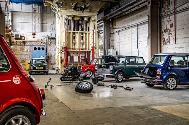 MINI перетворить старі моделі на електромобілі - фото 493864