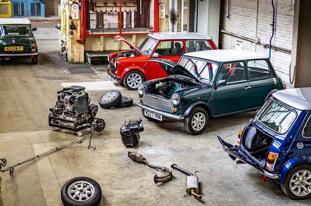 MINI перетворить старі моделі на електромобілі - фото 493865