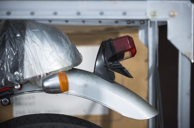 24 роки простояв у заводській упаковці: з молотка пустять мотоцикл Honda - фото 493946