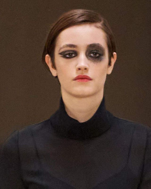 Кінь на подіумі та романтизація насильства: Chanel вщент розкритикували у мережі - фото 494181