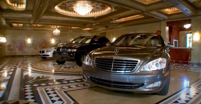 Власники цього особняка паркують свої авто прямо у бальному залі за 2 мільйони доларів - фото 494285