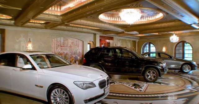 Власники цього особняка паркують свої авто прямо у бальному залі за 2 мільйони доларів - фото 494288