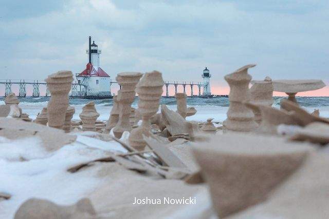 На американському пляжі з'явилися піщані 'шахи', які створив вітер - фото 494298