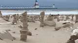 На американському пляжі з'явилися піщані "шахи", які створив вітер