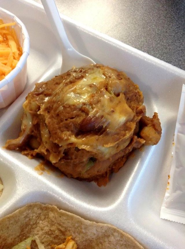 15 фото жахливих шкільних обідів у США, від яких зникає апетит - фото 494310