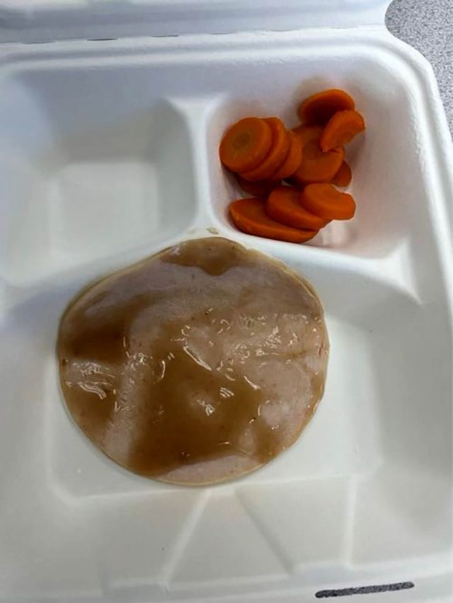 15 фото жахливих шкільних обідів у США, від яких зникає апетит - фото 494311