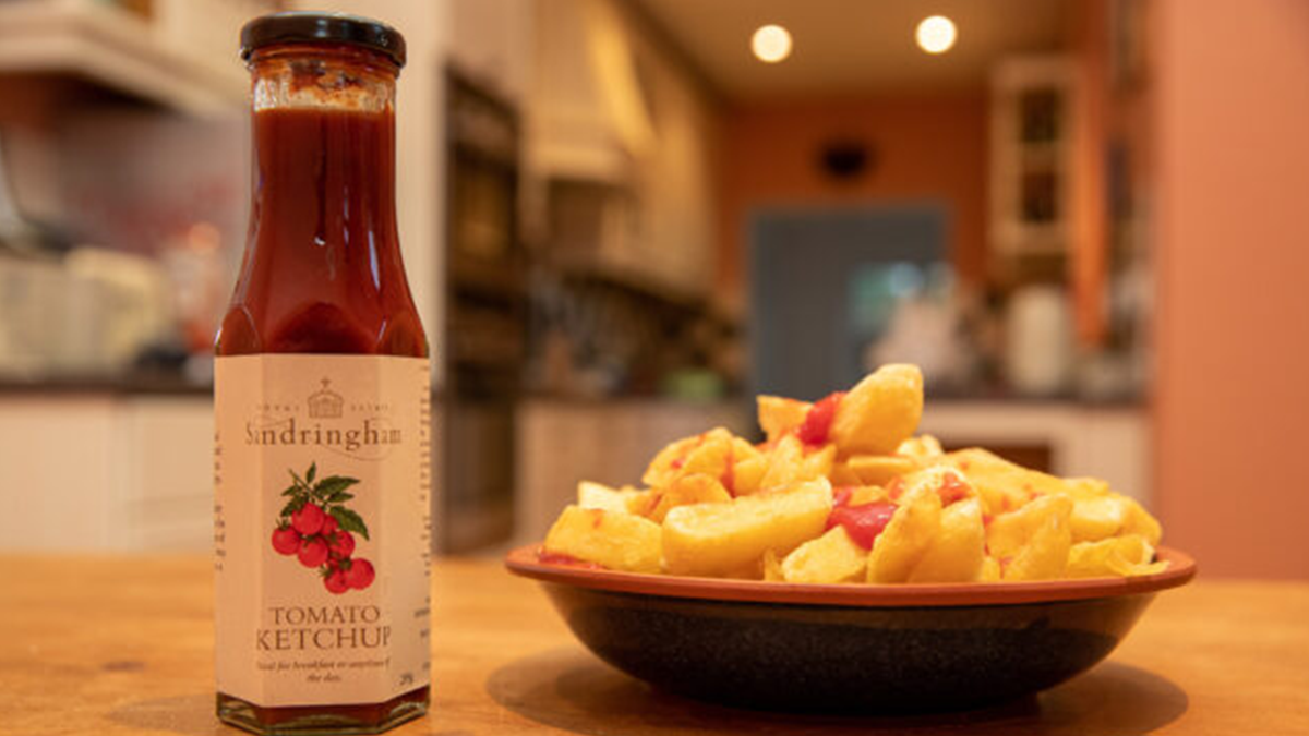 У Єлизавети II з'явився власний бренд кетчупу та коричневого соусу - фото 1