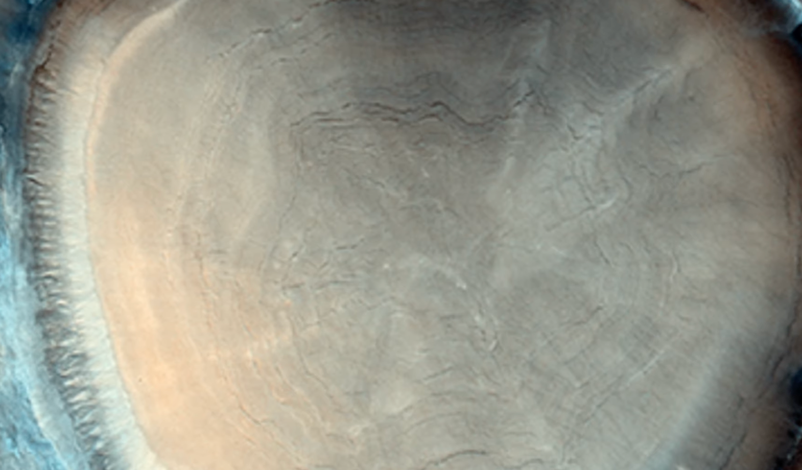 Оптична ілюзія на Марсі: зонд зняв рівнину, яка схожа на гігантського пня з кільцями