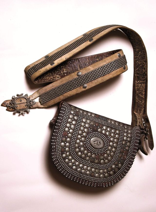 Керсетка, плахта, чепрага: 10 речей, які українці носили у давнину - фото 494572