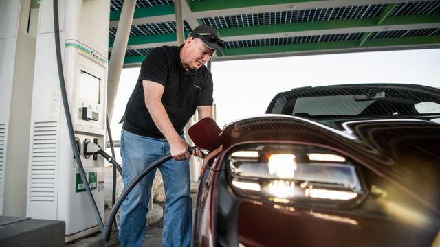 Електричний Porsche подолав рекорді 4,5 тисячі кілометрів, заряджаючись лише 2,5 години - фото 494707