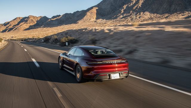 Електричний Porsche подолав рекорді 4,5 тисячі кілометрів, заряджаючись лише 2,5 години - фото 494709