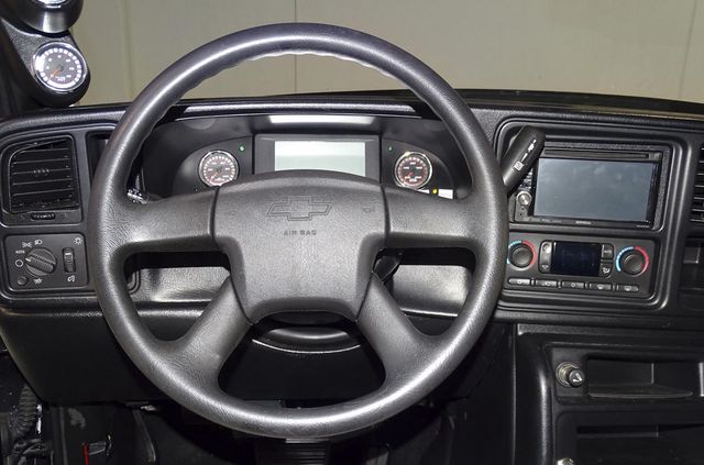 Шестиколісного гіганта Chevrolet Silverado з 1400-сильним двигуном показали на фото - фото 494946