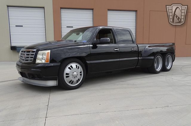 Шестиколісного гіганта Chevrolet Silverado з 1400-сильним двигуном показали на фото - фото 494947