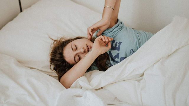 Чому не варто спати у шкарпетках- фото 494958