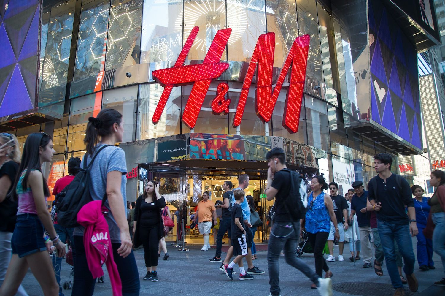 Леопардового принту забагато не буває: H&M представив нову весняну колекцію