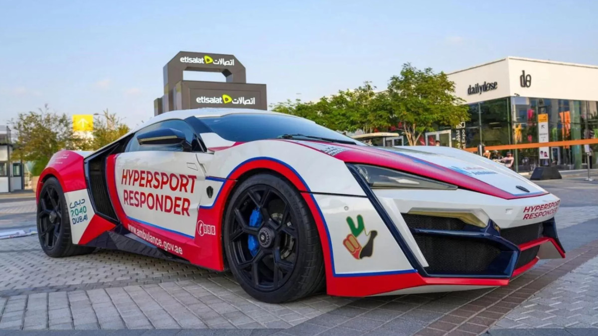 Парамедики Дубая отримали суперкар Lykan, який перетворили на карету швидкої допомоги - фото 1