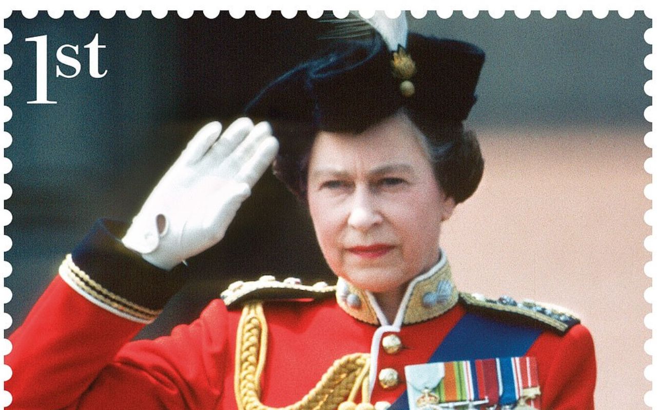 Усього випустять 8 марок з Єлизаветою ІІ - фото 1