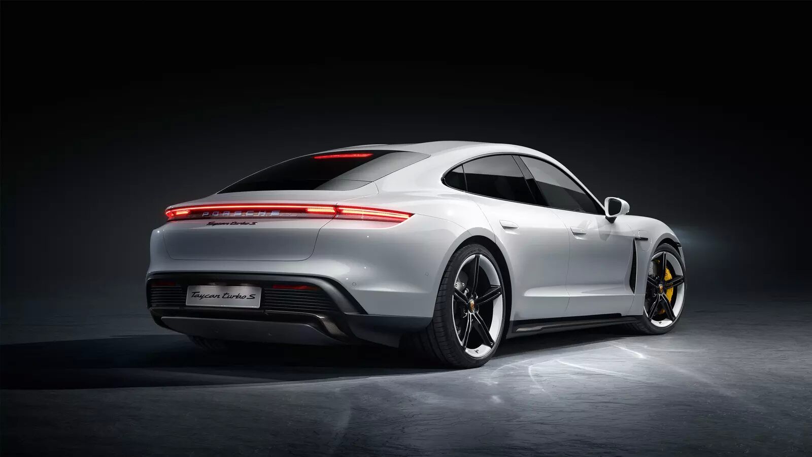 Porsche Taycan – найпопулярніший у Норвегії за січень 2021 року - фото 1