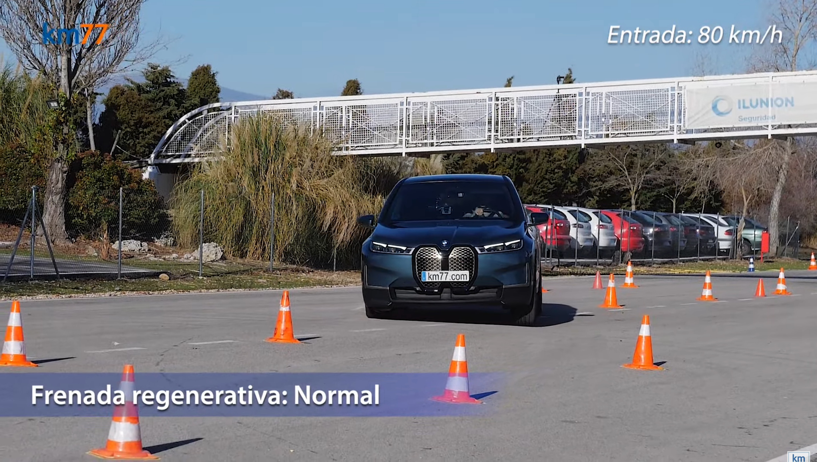 Дивіться, як BMW iX пройшов "лосиний" тест - фото 1